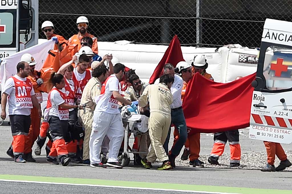 Dia langsung ditangani tim medis sebelum dilarikan ke rumah sakit untuk menjalani operasi, namun meninggal dunia pada pukul 16.55 waktu setempat.