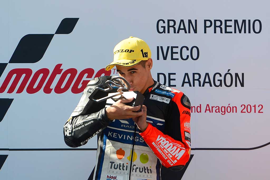 Salom melakukan debut di kelas 125cc kejuaraan dunia pada 2009 sebagai pembalap yang mendapat 'wildcard' di Grand Prix Spanyol dan merebut kemenangan pertama dalam karirnya di Indianapolis pada 2012.