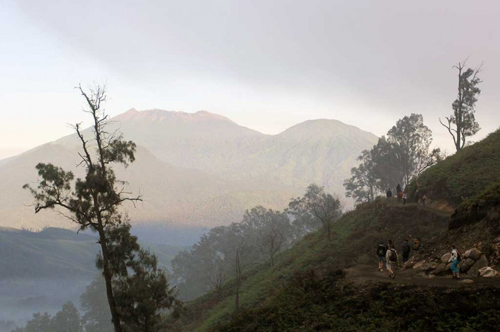 Pemerintah akan Bangun Kereta Gantung di Kawah Ijen