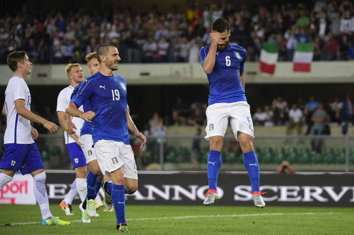 Italia membuka keunggulan pada menit ke-27 lewat penalti Antonio Candreva, setelah pemain Lazio tersebut dilanggar Perparim Hetemaj di kotak terlarang.