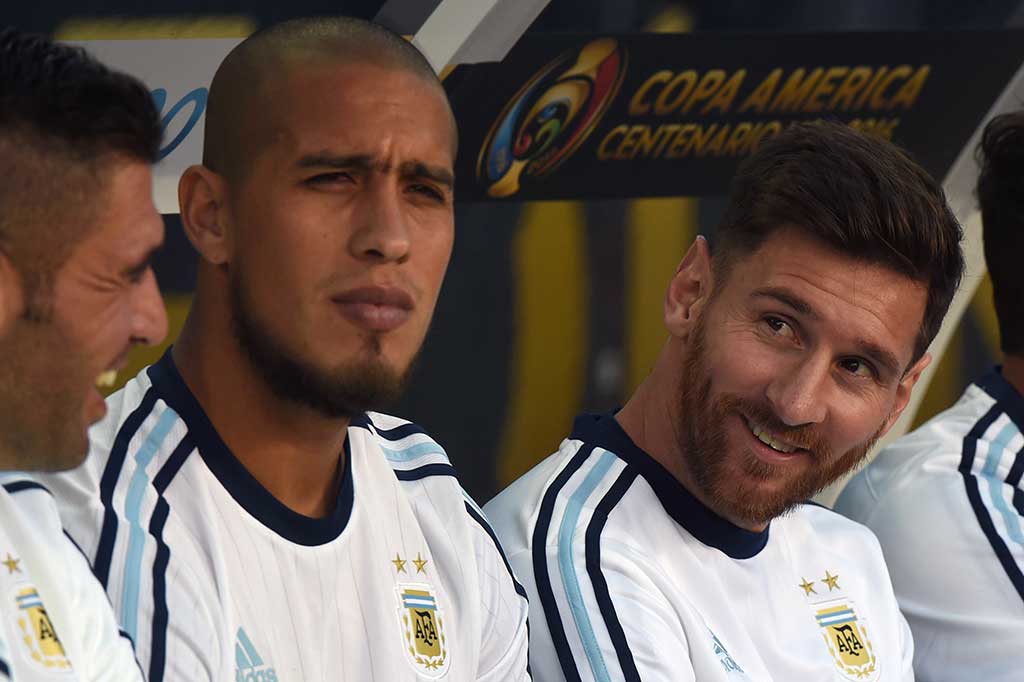 Posisinya diisi oleh Nicolas Gaitan, pemain Benfica yang telah 13 kali memperkuat timnas, dan disebut-sebut oleh pelatih Gerardo Martino sebagai pelapis terbaik untuk Messi.