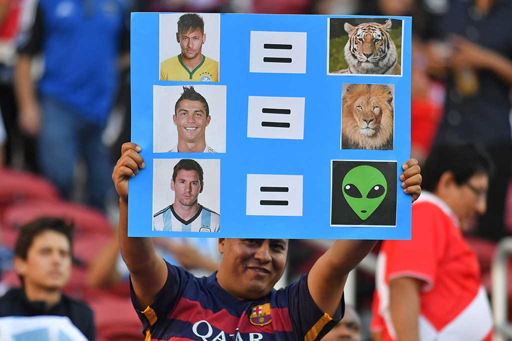 Penggemar menyamakan Messi dengan Alien.