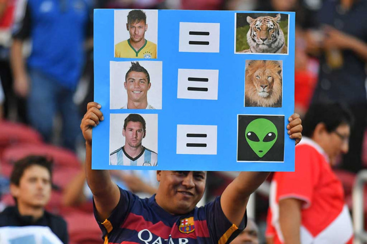 Penggemar menyamakan Messi dengan Alien.