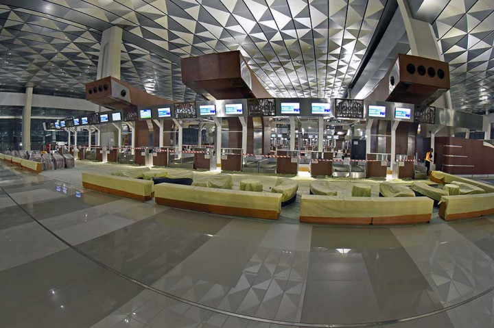 Suasana loket 'check-in' di Terminal 3 Ultimate, Bandara Internasional Soekarno Hatta