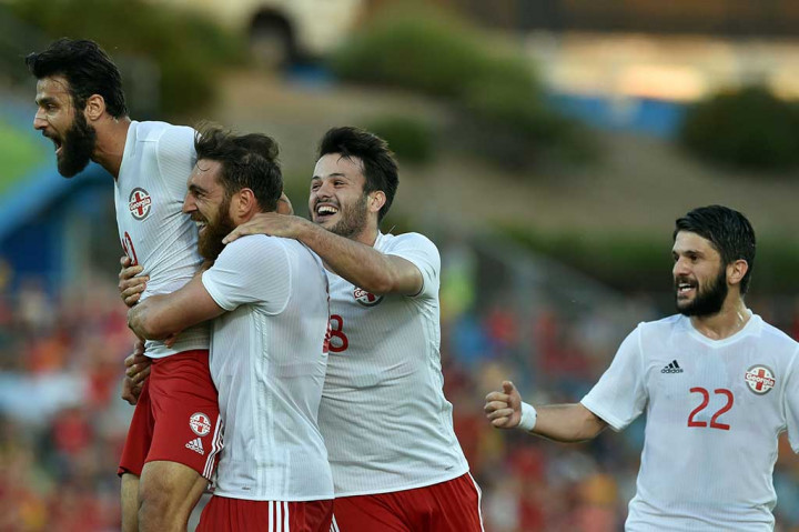Georgia malah mencuri gol lewat Tornike Okriashvili pada menit ke-39 meneruskan umpan Jambul Jighauri. Hingga waktu jeda kedudukan tetap 1-0.