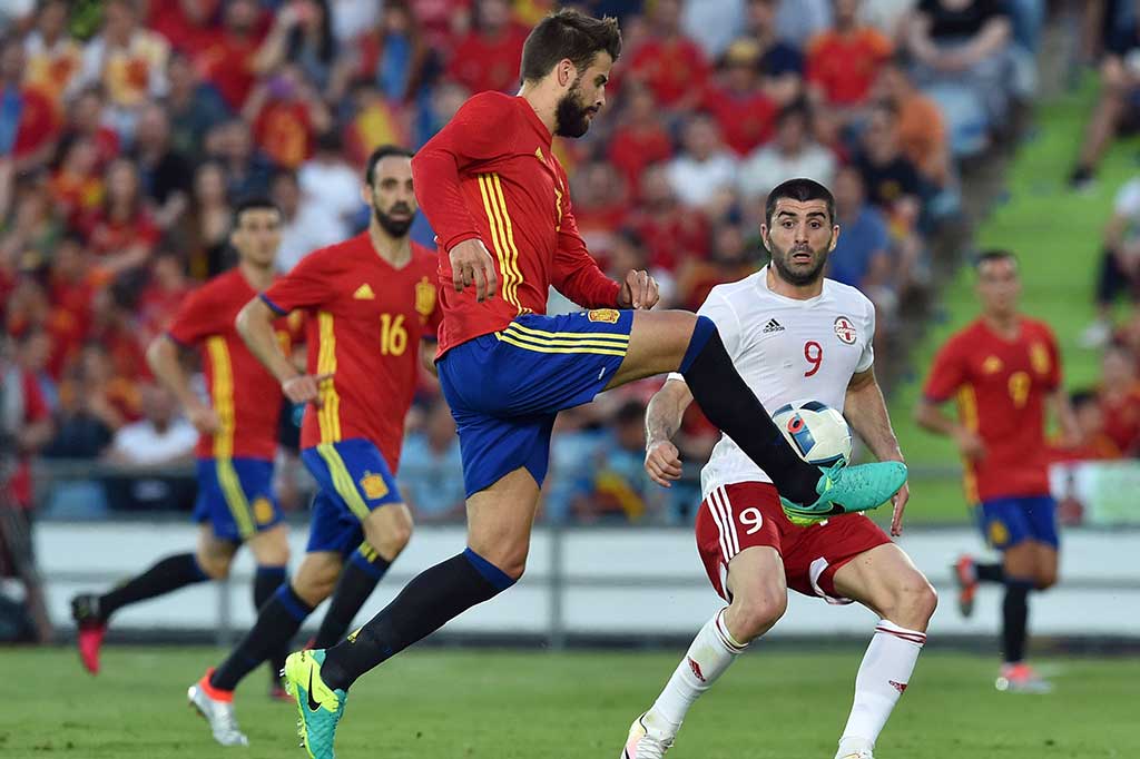 Di babak kedua Spanyol terus menekan pertahanan Georgia, namun tetap tidak bisa mencetak gol. Hingga laga usai kedudukan bertahan 1-0 untuk tim tamu.