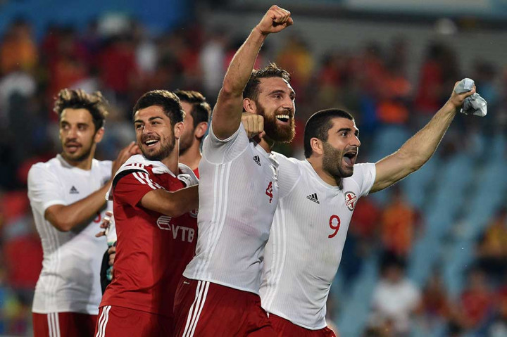 Para pemain Georgia meluapkan kegembiraan mereka setelah secara mengejutkan menundukkan Spanyol.