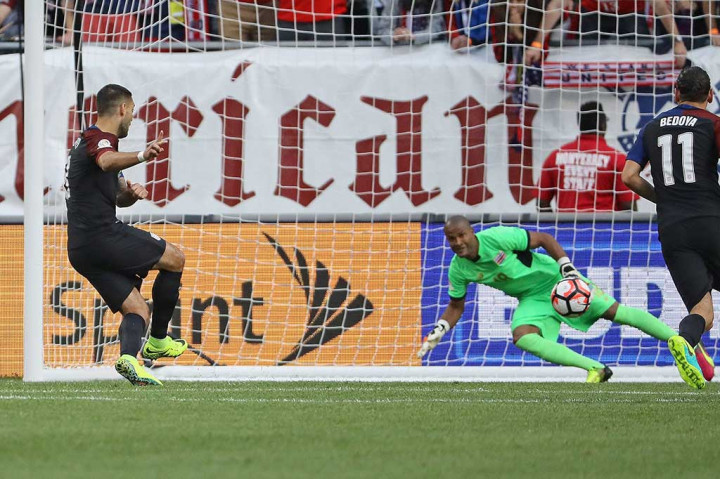 Tim Kosta Rika diganjar hukuman penalti pada menit kedelapan setelah Cristian Gamboa menjatuhkan penyerang AS Bobby Wood di kotak terlarang. Clint Dempsey yang menjadi eksekutor sukses membobol gawang Patrick Pemberton.