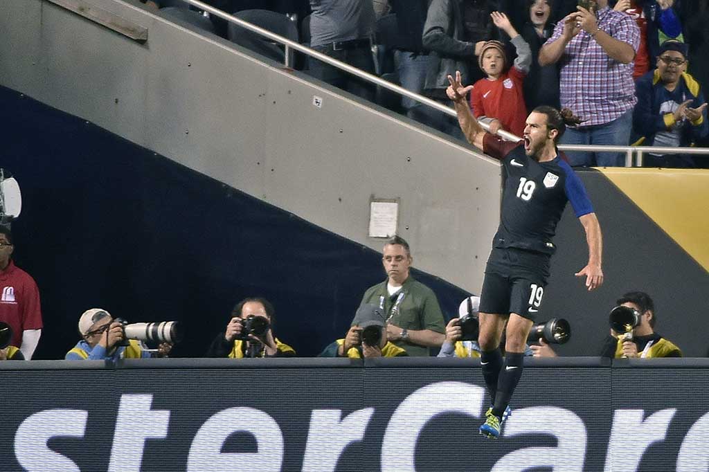 Empat menit jelang bubaran, Graham Zusi yang menggantikan Wood memperbesar keunggulan AS menjadi 4-0.