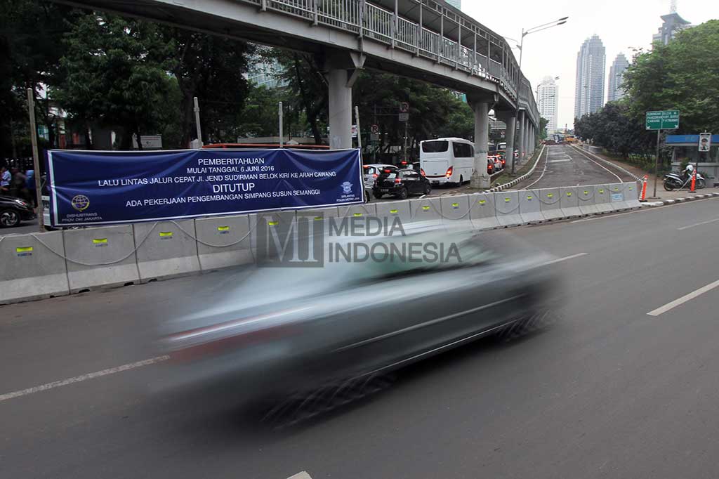 Penutupan Jalur Cepat Semanggi
