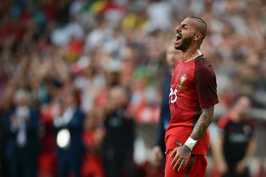 Tiga menit kemudian Quaresma menaklukkan Londak dari dalam kotak penalti.