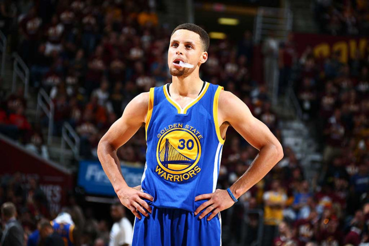 Pemain Terbaik NBA Stephen Curry hanya mengoleksi 19 angka untuk Warriors.