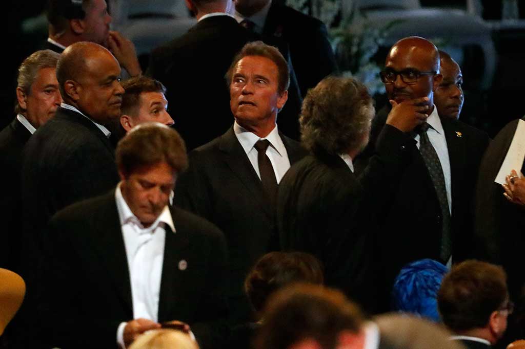 Aktor Arnold Schwarzenegger, Spike Lee, promotor Don King, mantan bintang NFL Jim Brown, aktris Whoopi Goldberg, mantan pebola basket  Kareem Abdul-Jabbar dan bintang sepak bola  David Beckham juga ada di antara ribuan orang itu.