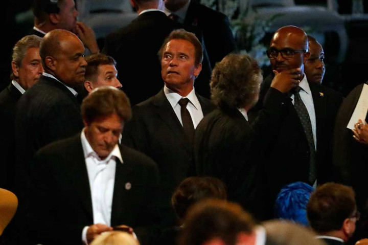 Aktor Arnold Schwarzenegger, Spike Lee, promotor Don King, mantan bintang NFL Jim Brown, aktris Whoopi Goldberg, mantan pebola basket  Kareem Abdul-Jabbar dan bintang sepak bola  David Beckham juga ada di antara ribuan orang itu.