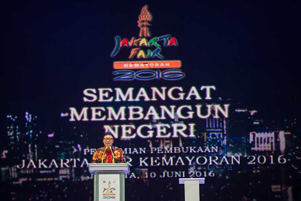 Tjahjo Kumolo menyampaikan pengarahan dalam pembukaan pameran Jakarta Fair 2016.