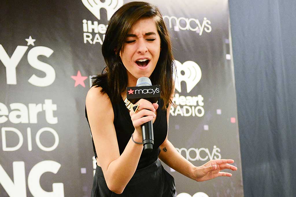 Saudara Grimmie berusaha meringkus pria bersenjata tersebut, namun pelaku kemudian menembak dirinya sendiri hingga tewas. Pelaku belum diidentifikasi, dan polisi tengah menyelidiki motif penembakan tersebut.