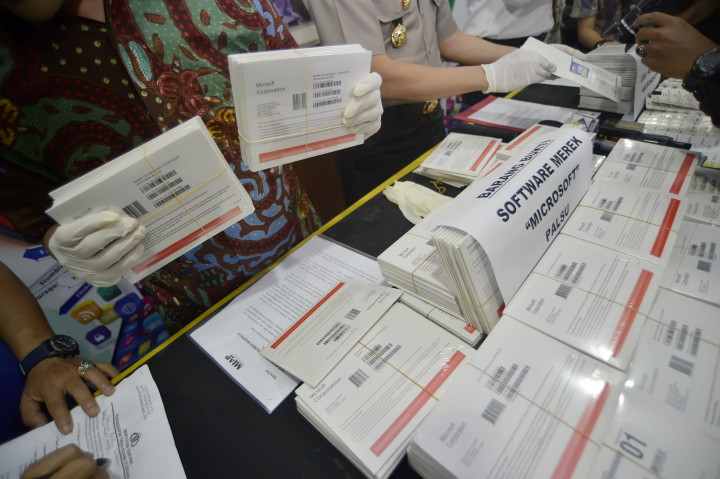 Dua Tersangka Pemalsuan Program Microsoft Ditangkap