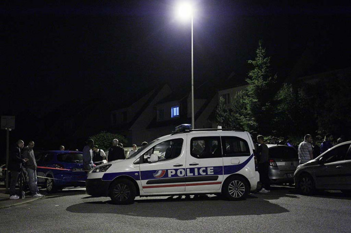 Polisi Prancis dan Istrinya Tewas Ditusuk