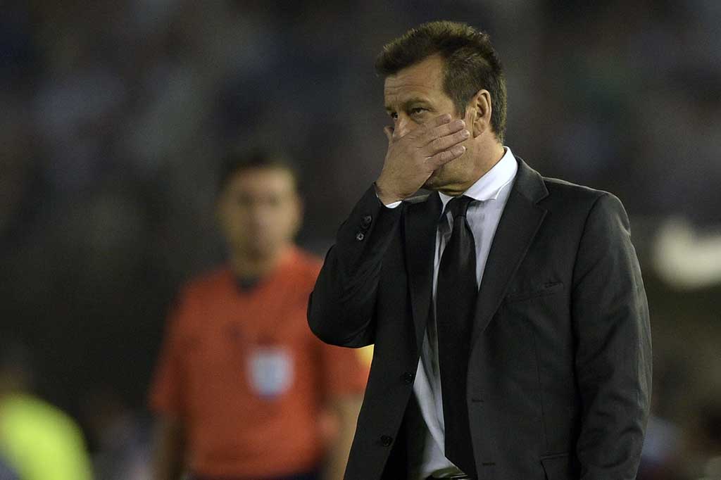 Dunga, yang menjalani masa kerja keduanya sebagai pelatih Brasil, dipecat setelah pertemuan di markas CBF di Rio de Janeiro.