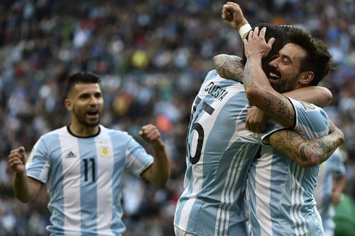 Dua menit kemudian Albiceleste menambah keunggulan lewat Ezequiel Lavezzi. 2-0 untuk Argentina.