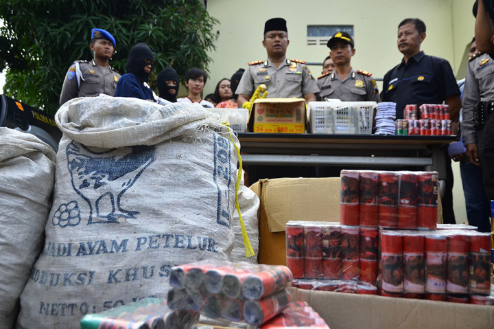 Polisi Amankan Ratusan Petasan dari 3 Tersangka