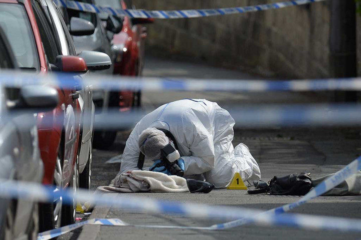 Dia diserang saat hendak menggelar rapat bersama para konstituennya di Birstall, dekat Kota Leeds. Sejumlah media lokal menyebut Cox ditembak sekaligus ditusuk.