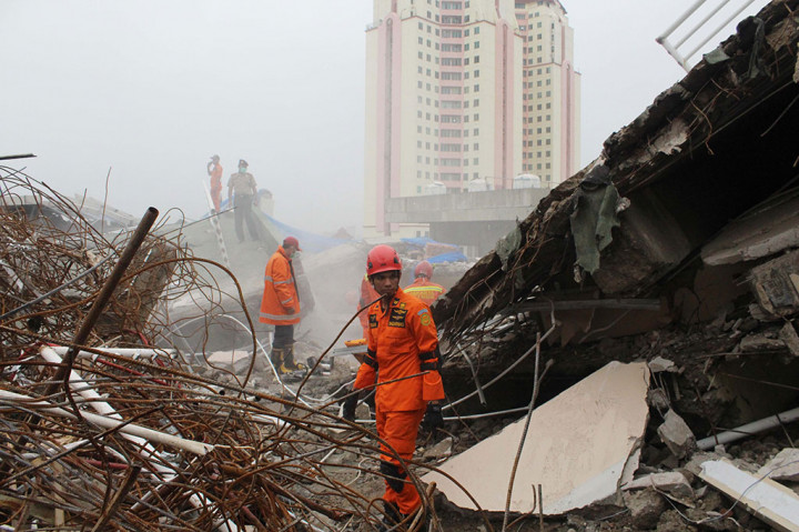 Runtuhnya Gedung Heaven Tewaskan Satu Orang