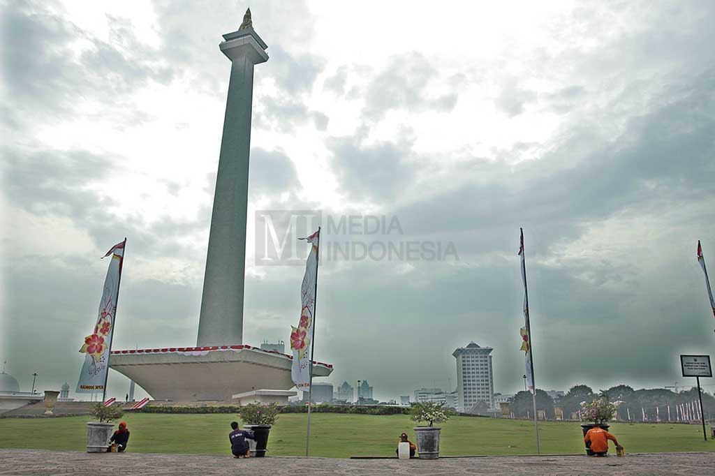 Sambut HUT DKI, Monas Dipercantik