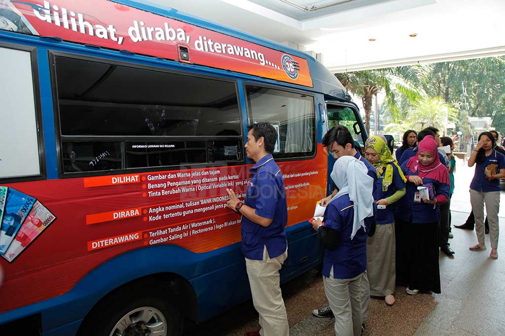 Karyawan Media Group Antusias Tukar Uang Baru