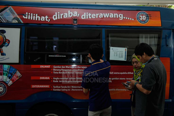 Karyawan Media Group Antusias Tukar Uang Baru