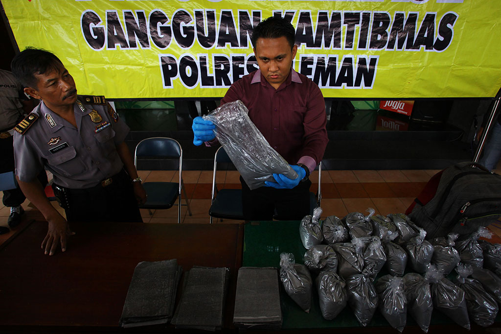 Polisi Tangkap Penjual Bubuk Petasan Online