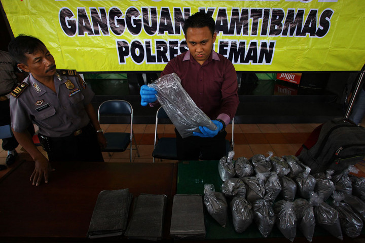 Polisi Tangkap Penjual Bubuk Petasan Online