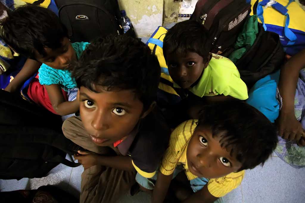 Tatapan anak-anak imigran Sri Lanka.