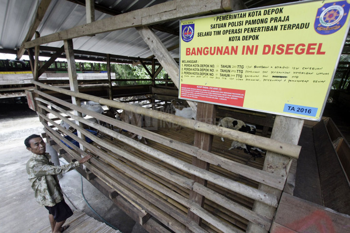 Kampung 99 Pepohonan Disegel Satpol PP