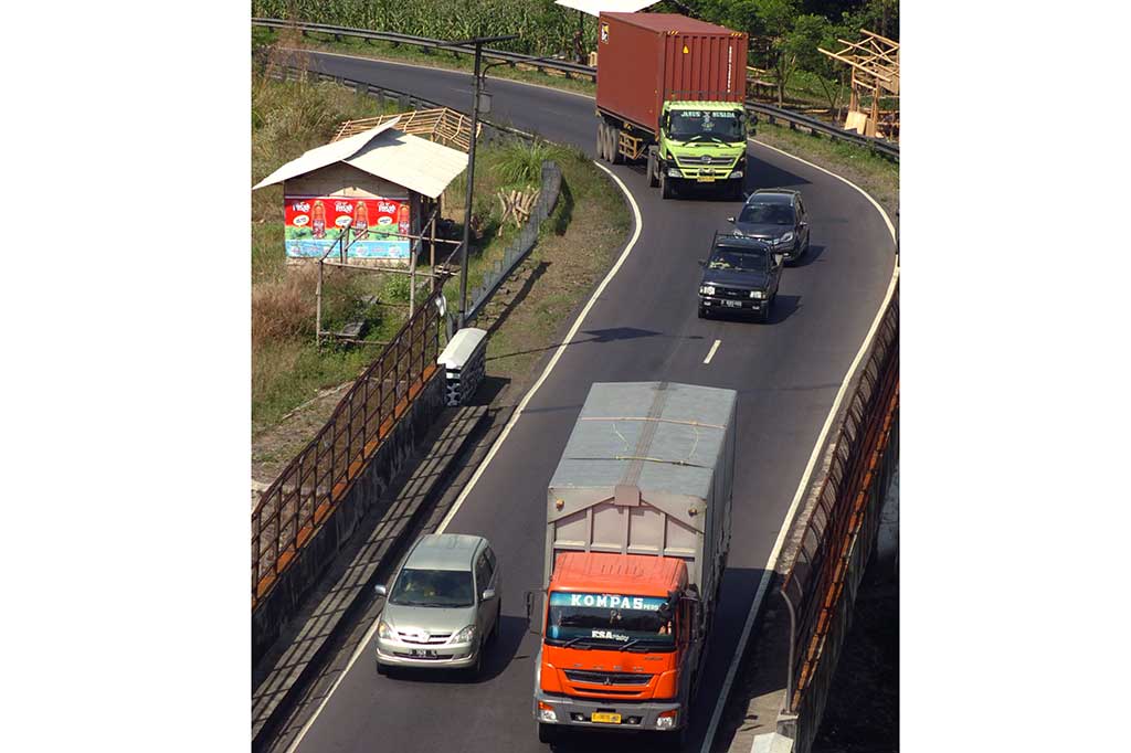 Truk Dilarang Beroperasi Saat Arus Mudik