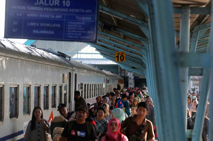 Mudik dengan Kereta Api di Palembang
