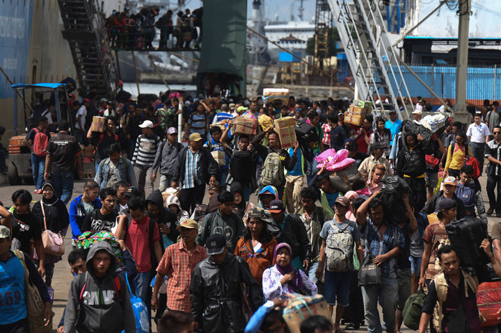 Ratusan Pemudik Tiba di Pelabuhan Tanjung Perak