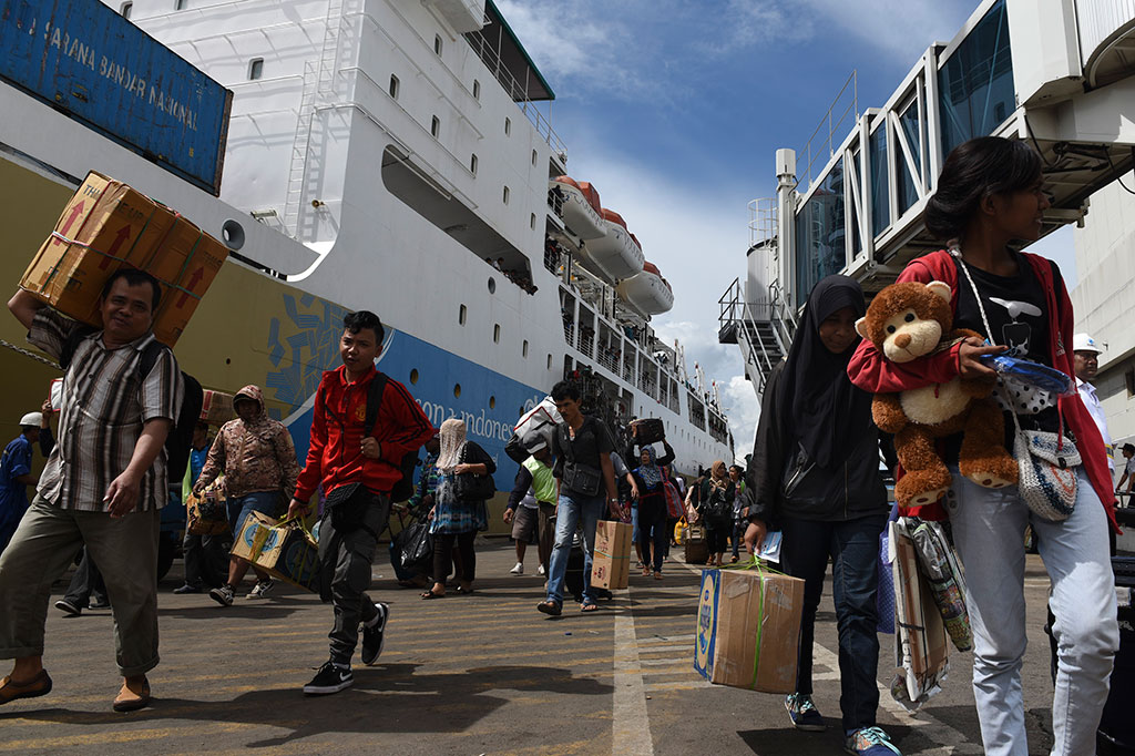 Ratusan Pemudik Tiba di Pelabuhan Tanjung Perak