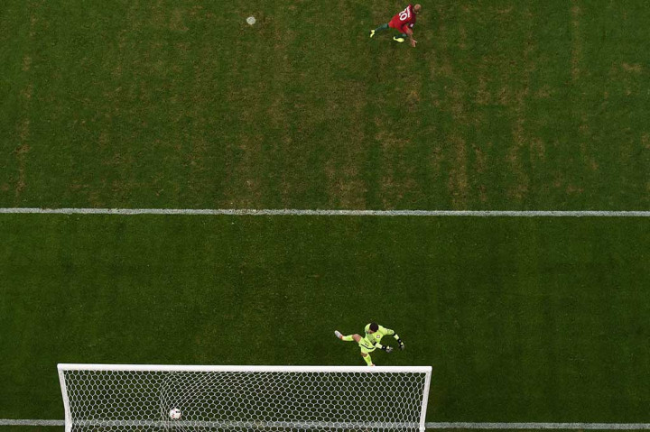 Penendang terakhir Portugal Ricardo Quaresma sukses menjalankan tugasnya untuk membawa timnya menang 5-3. Sebelumnya, algojo Polandia Jakub Blaszczykowski gagal mengonversi penalti keempat Polandia.