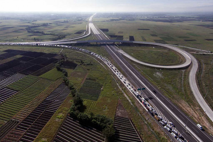 Tol Pejagan Dipadati Pemudik