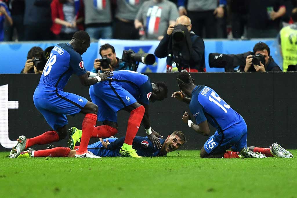 Antoine Griezmann membawa Prancis unggul 4-0 menjelang turun minum.