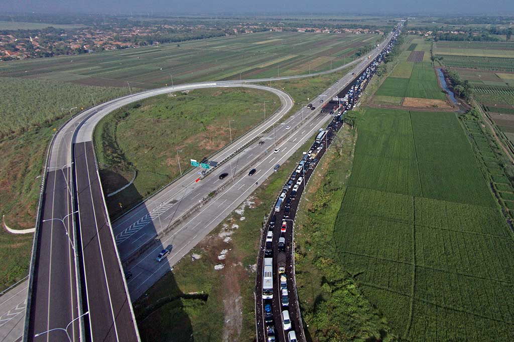 Jalur Utara Mudik Macet Total