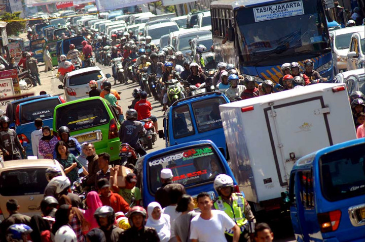 Arus Mudik Jalur Puncak Bogor Macet Parah