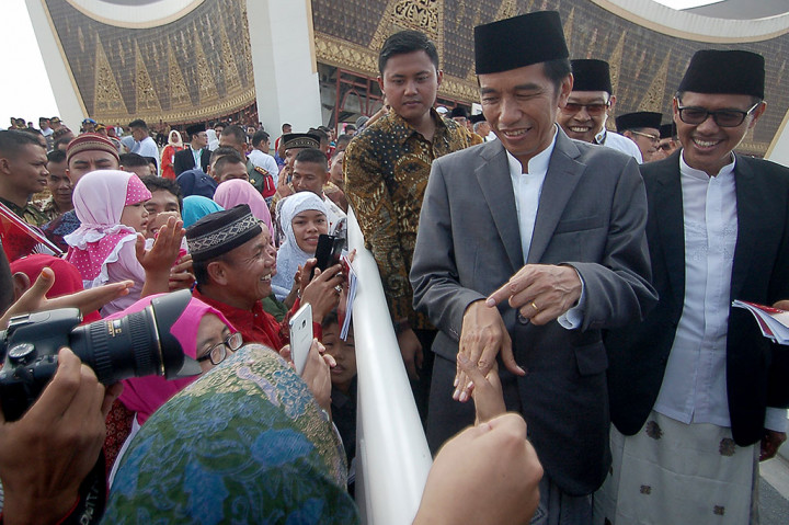 Presiden Jokowi Salat Id di Padang