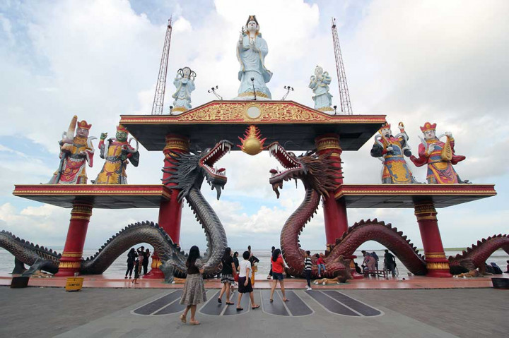 Berwisata ke Klenteng Sanggar Agung Surabaya