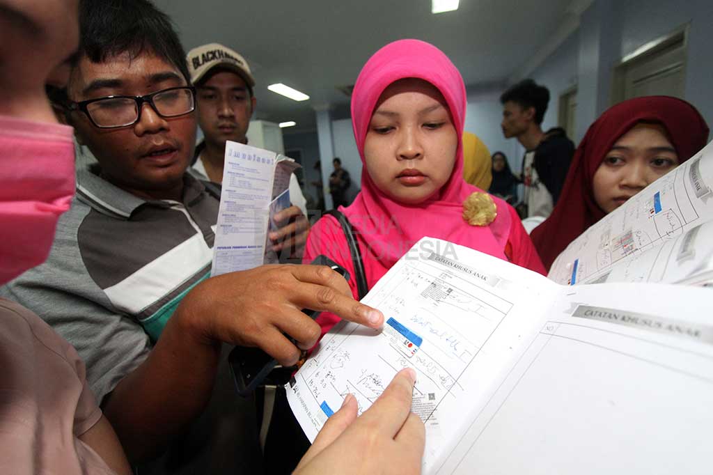 Orang Tua Korban Vaksin Palsu Datangi RS