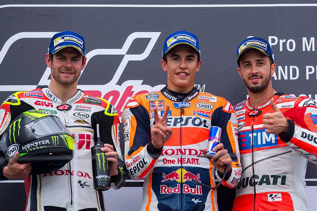 Pembalap Honda Marquez finis di urutan pertama dengan waktu 47 menit 3,239 detik, sementara Crutchlow tertinggal 9,8 detik dari Marquez, dan Davizioso tertinggal 11,613 detik.