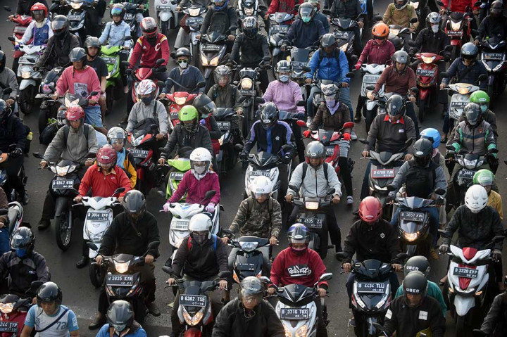 Jalanan Ibu Kota Jakarta Kembali Macet