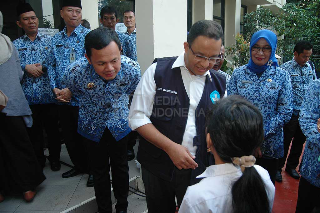 Mendikbud didampingi oleh Wali Kota Bogor Bima Arya berdialog dengan murid SDN Polisi 1, Jalan Paledang, Kota Bogor.