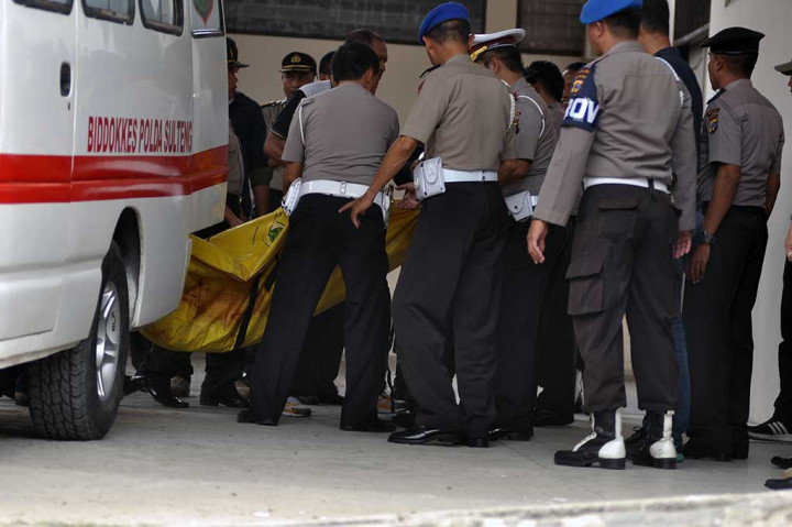 Jenazah Diduga Santoso Dibawa ke RS Bhayangkara Palu